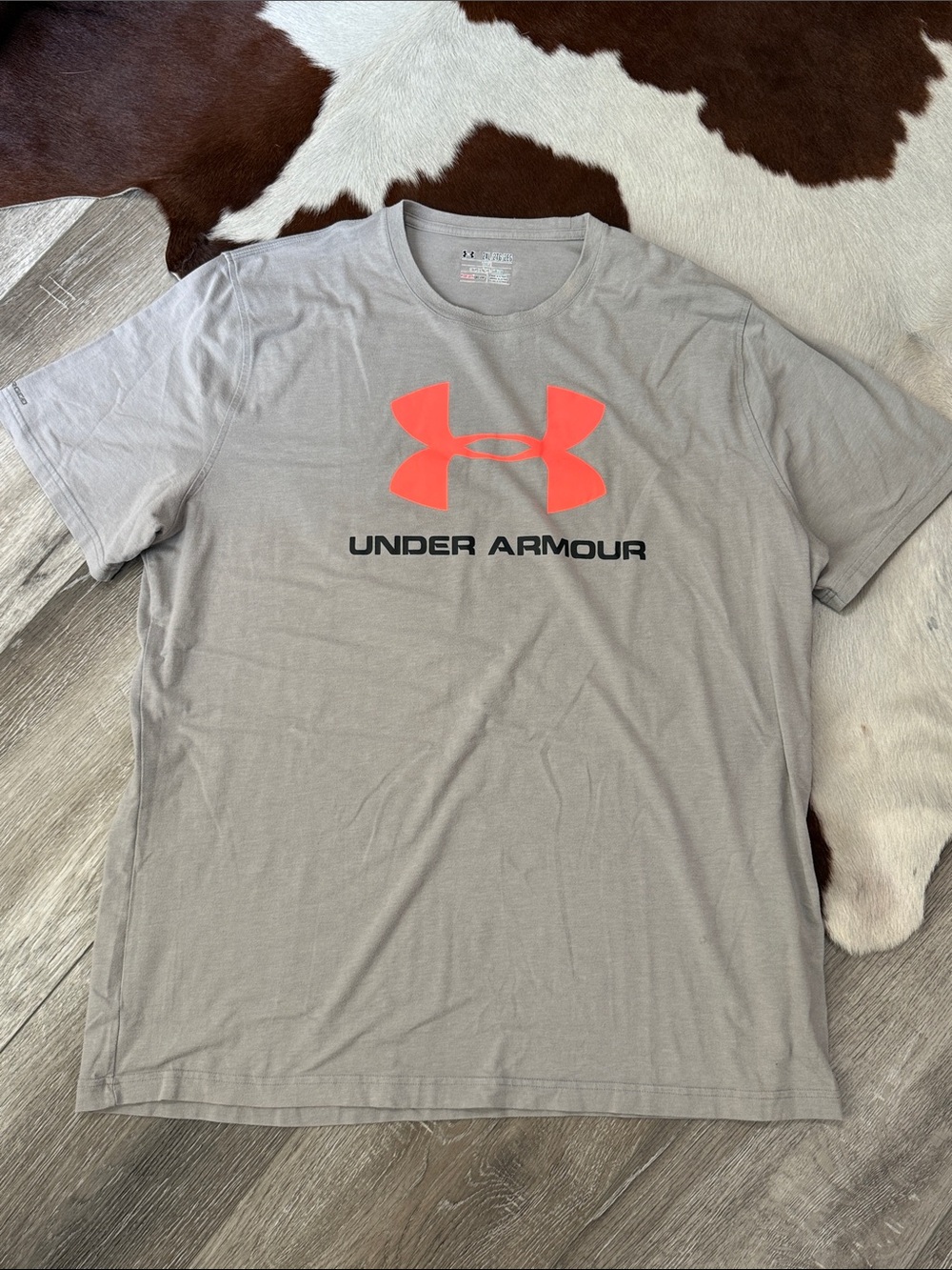 Under Armour Men’s Light Gray Loose fit Short-Sleeve Tee